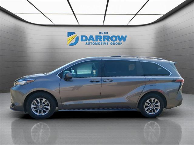 Photo of 2021 Celestial Silver Metallic Toyota Sienna