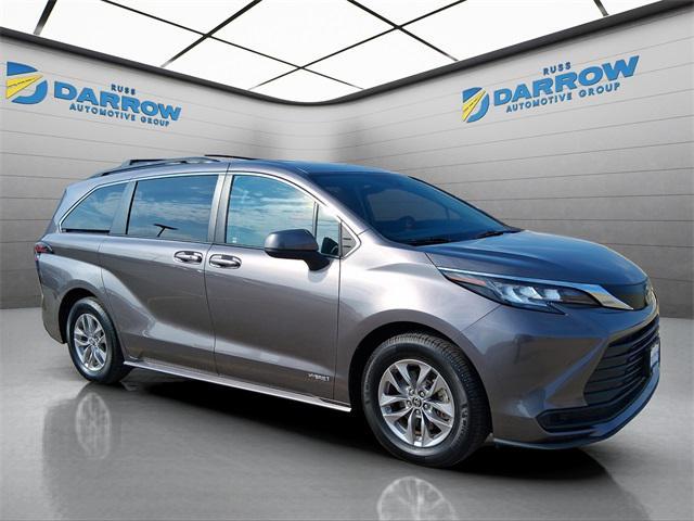 Photo of 2021 Celestial Silver Metallic Toyota Sienna