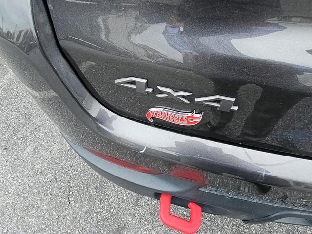 Photo of 2018 Granite Crystal Metallic Clearcoat Jeep Compass