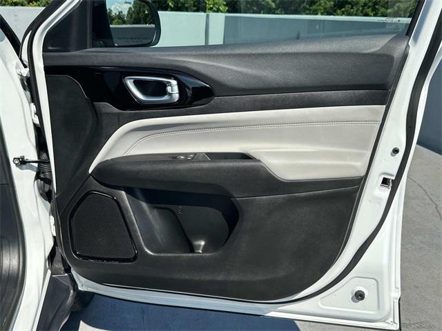 Photo of 2024 Bright White Clearcoat Jeep Compass