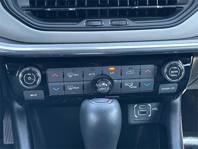 Photo of 2024 Bright White Clearcoat Jeep Compass