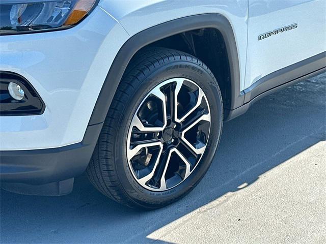 Photo of 2024 Bright White Clearcoat Jeep Compass