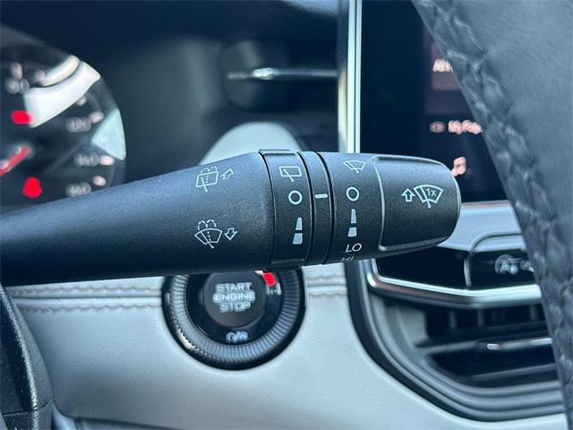 Photo of 2024 Bright White Clearcoat Jeep Compass