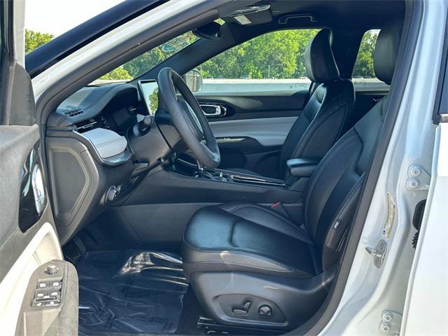 Photo of 2024 Bright White Clearcoat Jeep Compass