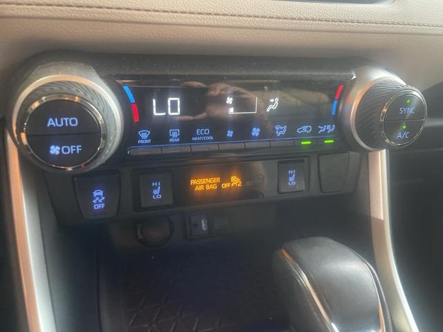 Photo of 2019 Midnight Black Metallic Toyota RAV4
