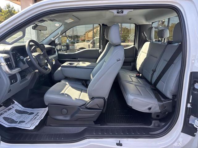 Photo of 2026 Oxford White Ford F-250