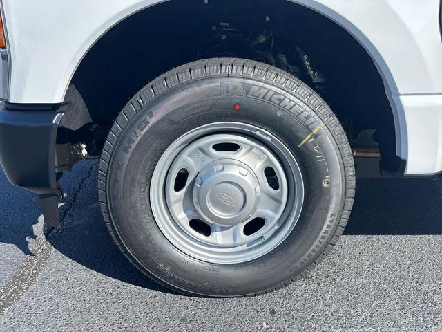 Photo of 2026 Oxford White Ford F-250
