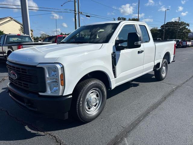Photo of 2026 Oxford White Ford F-250