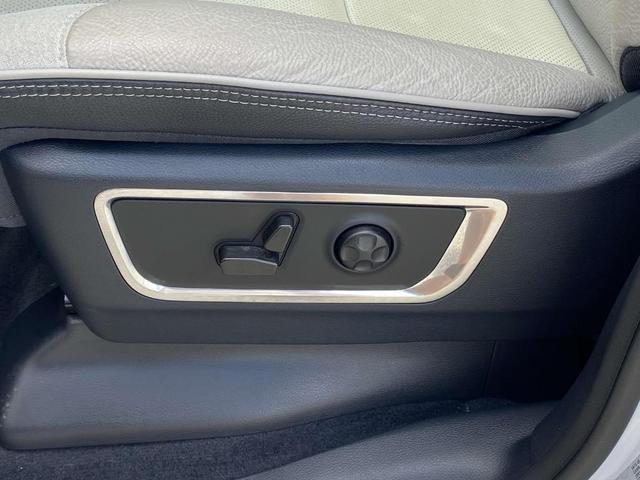 Photo of 2022 Bright White Clearcoat RAM 1500