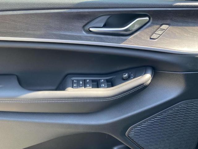 Photo of 2025 Diamond Black Jeep Grand Cherokee L