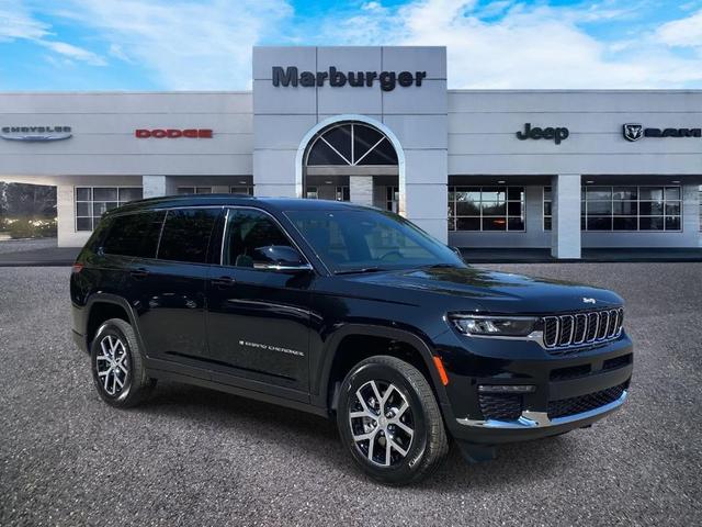 Photo of 2025 Diamond Black Jeep Grand Cherokee L