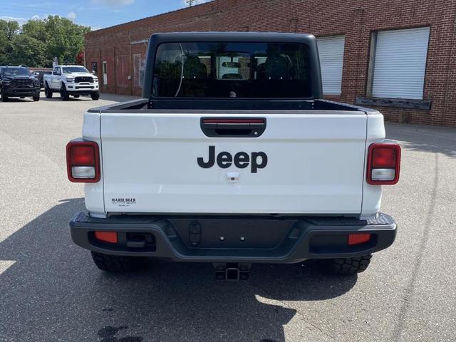Photo of 2023 Bright White Clearcoat Jeep Gladiator