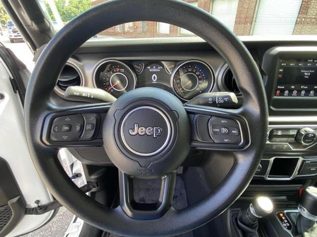 Photo of 2023 Bright White Clearcoat Jeep Gladiator