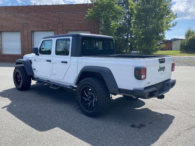 Photo of 2023 Bright White Clearcoat Jeep Gladiator