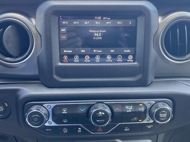 Photo of 2023 Bright White Clearcoat Jeep Gladiator