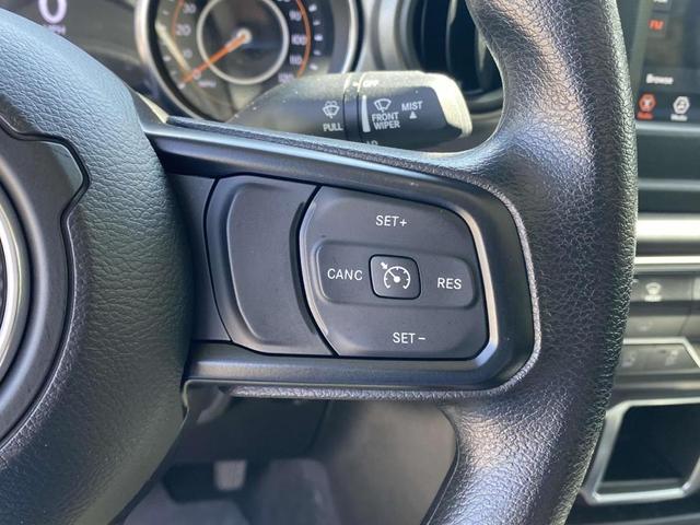 Photo of 2023 Bright White Clearcoat Jeep Gladiator