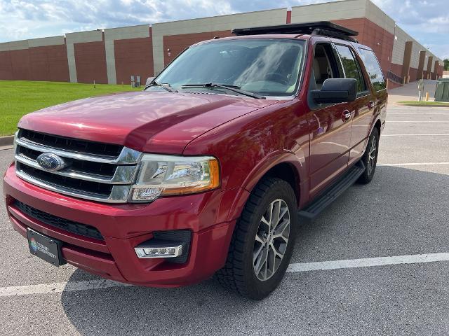 Photo of 2017 RUBY RED METALLIC TINTED CL Ford Expedition
