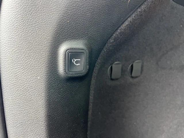 Photo of 2022 Diamond Black Crystal Pearlcoat Jeep Cherokee
