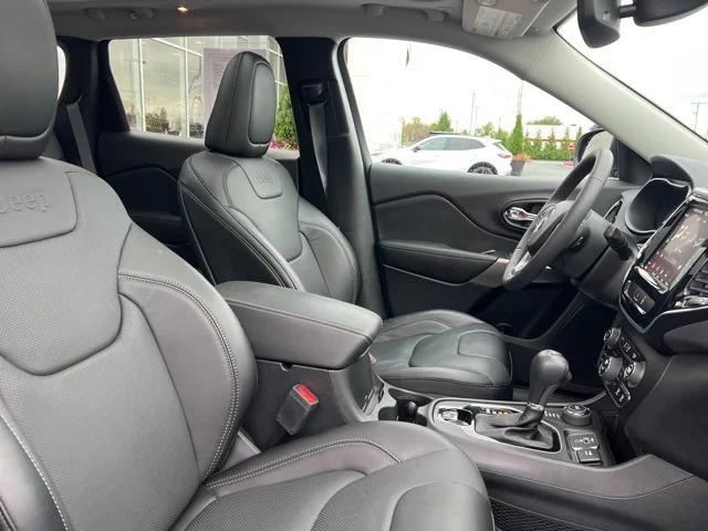 Photo of 2022 Diamond Black Crystal Pearlcoat Jeep Cherokee