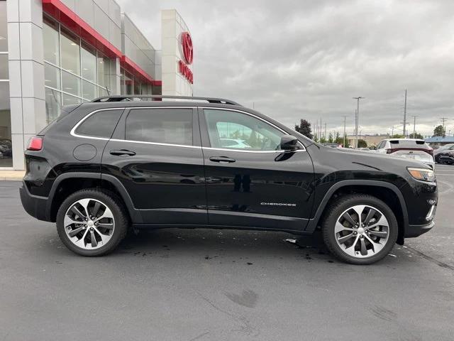 Photo of 2022 Diamond Black Crystal Pearlcoat Jeep Cherokee