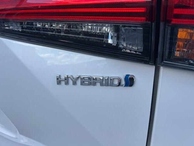 Photo of 2022 Wind Chill Pearl Toyota Highlander Hybrid