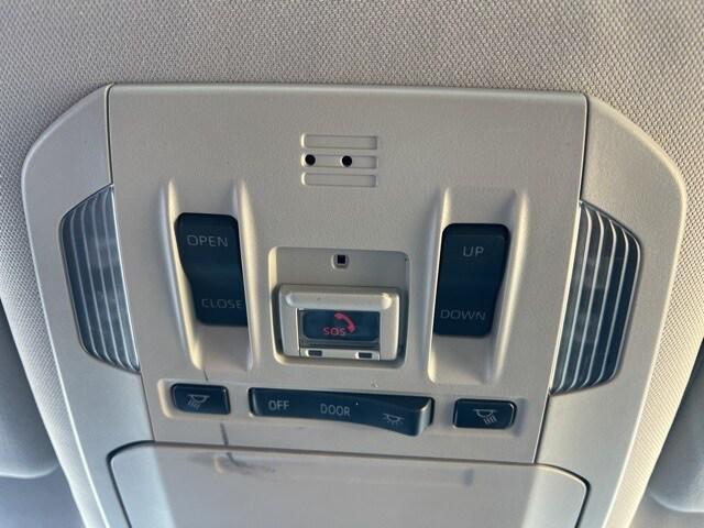 Photo of 2022 Wind Chill Pearl Toyota Highlander Hybrid