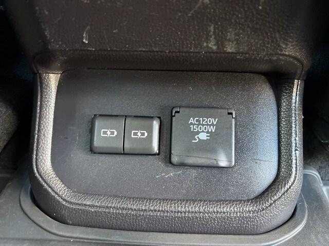 Photo of 2022 Wind Chill Pearl Toyota Highlander Hybrid