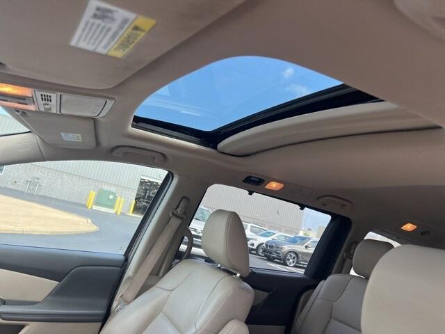 Photo of 2015 Dark Cherry Pearl Honda Odyssey