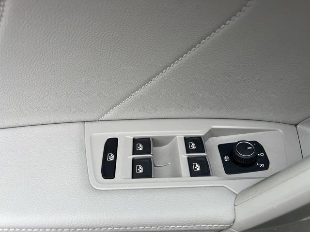 Photo of 2023 Deep Black Pearl Volkswagen Tiguan