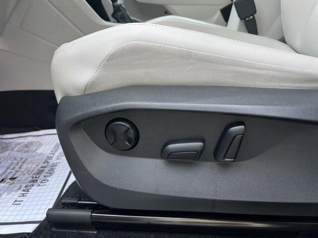 Photo of 2023 Deep Black Pearl Volkswagen Tiguan