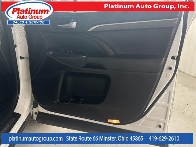 Photo of 2018 Blizzard Pearl Toyota Highlander