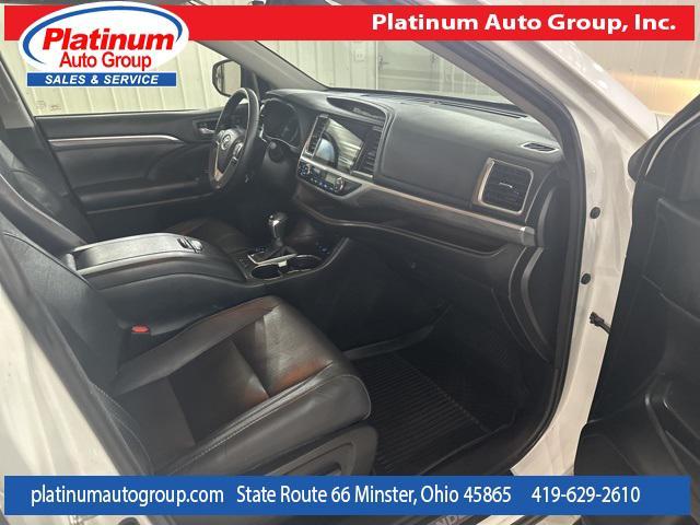 Photo of 2018 Blizzard Pearl Toyota Highlander