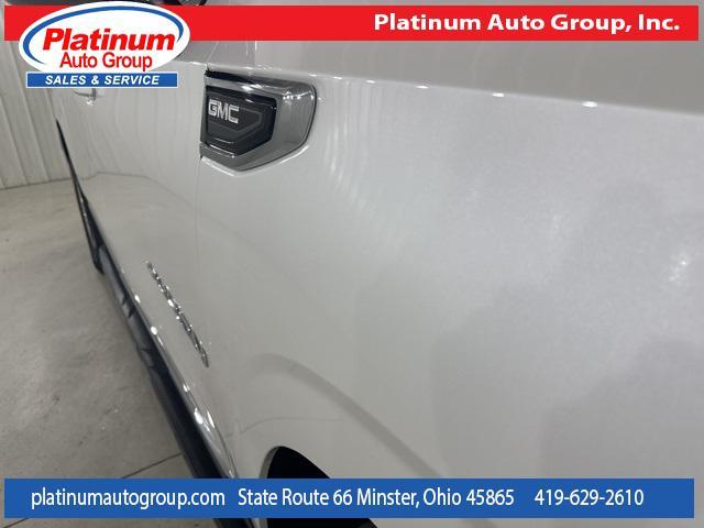Photo of 2023 White Frost Tricoat GMC Yukon XL
