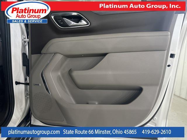 Photo of 2023 White Frost Tricoat GMC Yukon XL