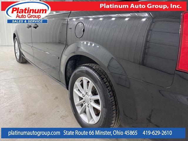 Photo of 2016 Brilliant Black Crystal Pearlcoat Dodge Grand Caravan