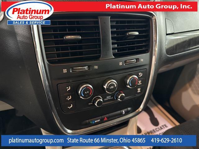 Photo of 2016 Brilliant Black Crystal Pearlcoat Dodge Grand Caravan