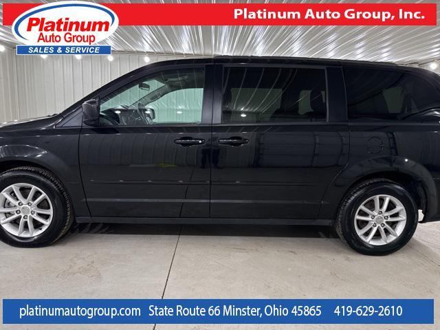 Photo of 2016 Brilliant Black Crystal Pearlcoat Dodge Grand Caravan