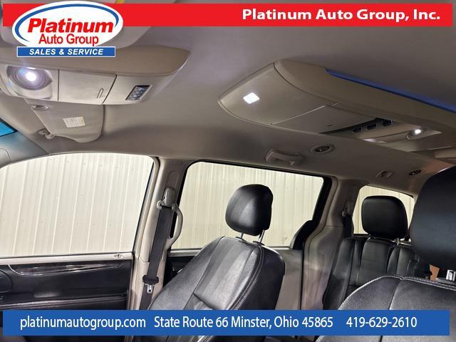 Photo of 2013 Maximum Steel Metallic Clearcoat Chrysler Town & Country