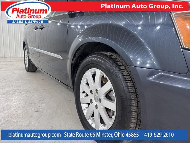 Photo of 2013 Maximum Steel Metallic Clearcoat Chrysler Town & Country