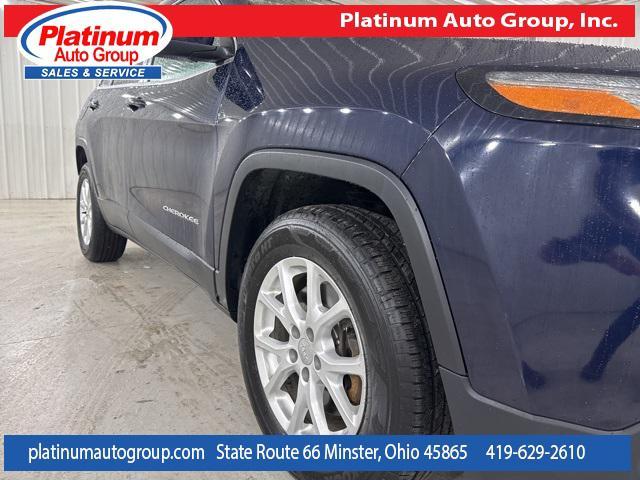 Photo of 2015 True Blue Pearlcoat Jeep Cherokee