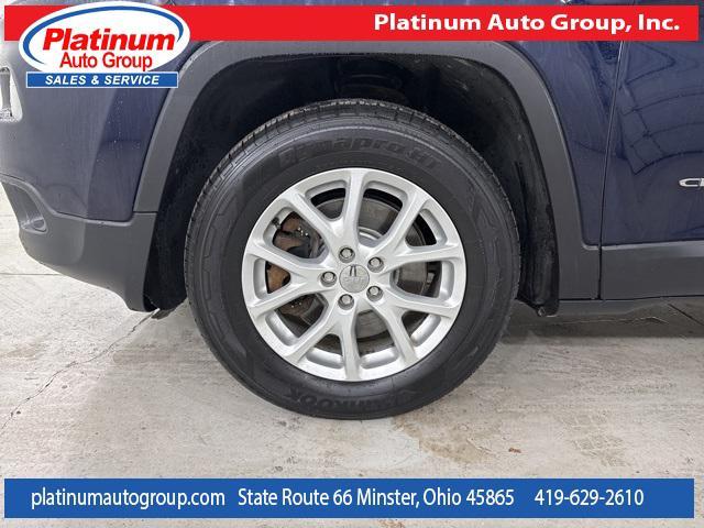 Photo of 2015 True Blue Pearlcoat Jeep Cherokee