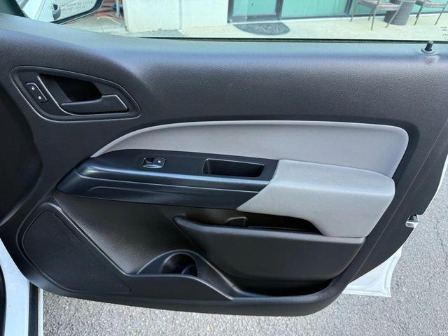 Photo of 2015 Summit White Chevrolet Colorado