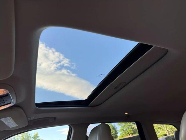 Photo of 2018 Bright White Clearcoat Jeep Grand Cherokee