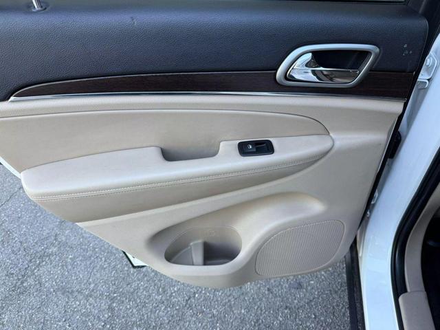 Photo of 2018 Bright White Clearcoat Jeep Grand Cherokee