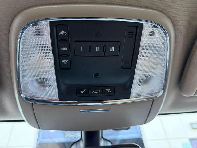 Photo of 2018 Bright White Clearcoat Jeep Grand Cherokee