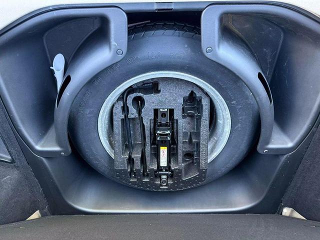 Photo of 2018 Bright White Clearcoat Jeep Grand Cherokee
