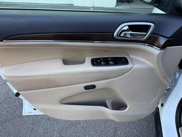 Photo of 2018 Bright White Clearcoat Jeep Grand Cherokee