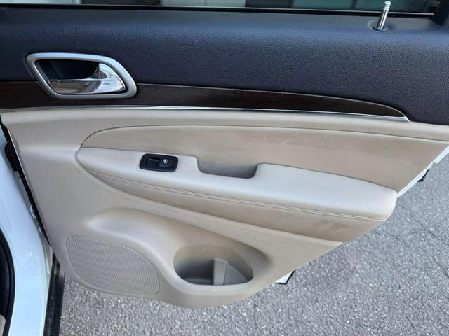 Photo of 2018 Bright White Clearcoat Jeep Grand Cherokee