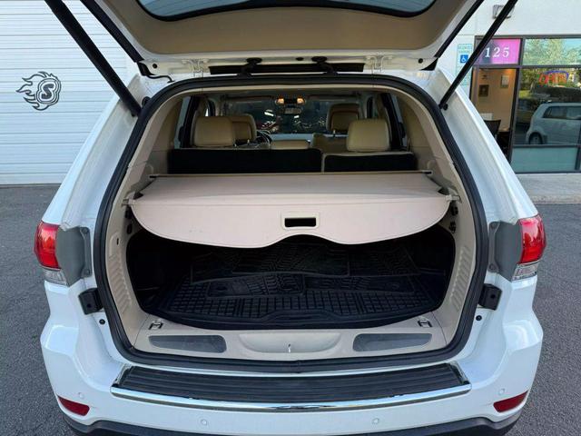 Photo of 2018 Bright White Clearcoat Jeep Grand Cherokee