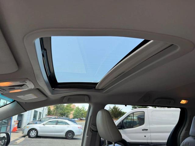 Photo of 2012 Burgundy Toyota Sienna
